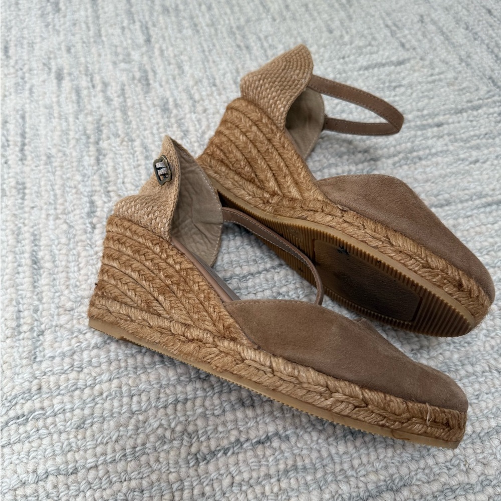Stylish Tan Wedge Espadrilles